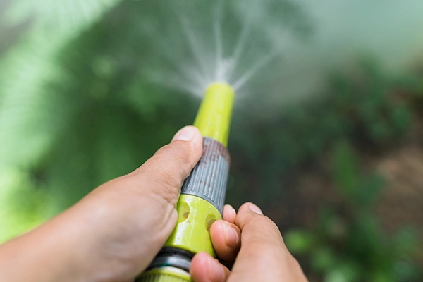 Aspersores Riego Valencia con ajuste de boquilla para riego eficiente en jardín