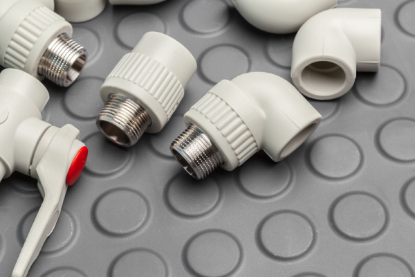 Material de fontaneria puzol con accesorios y conexiones para instalaciones hidráulicas