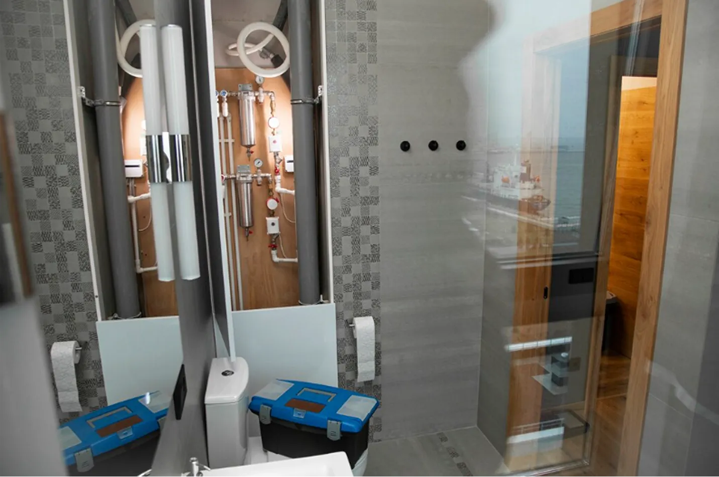 Empresa de reformas de baños en Valencia realizando una reforma integral con CAFALIA